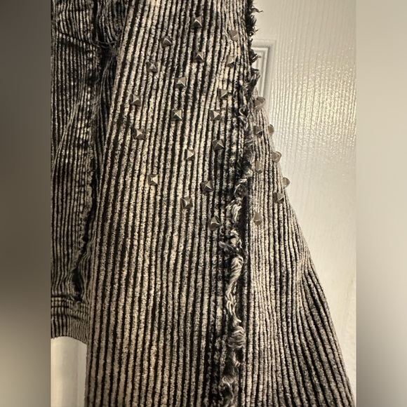 POL Distressed Corduroy Jacket - Picture 4 of 7